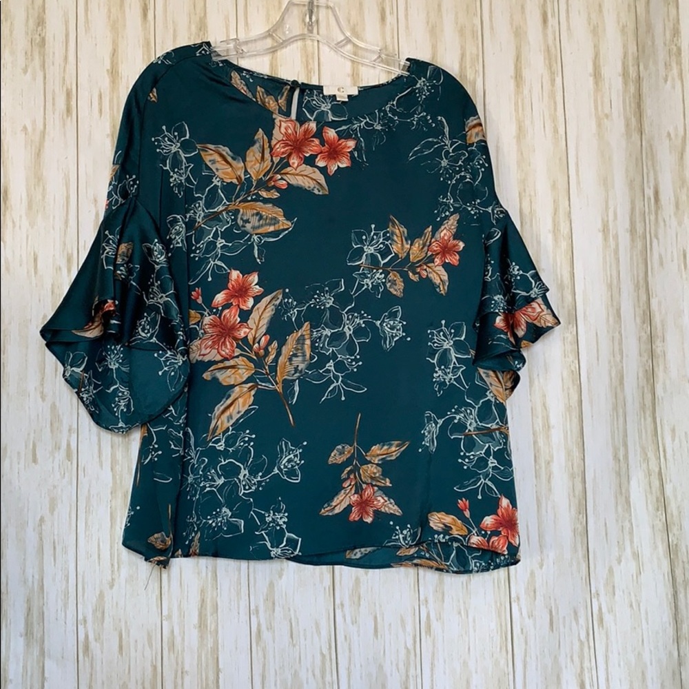 Silky Women’s blouse with floral print.